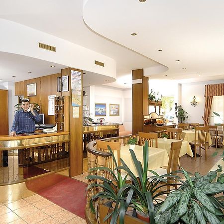 Albergo Savoia Ospedaletti Exteriör bild