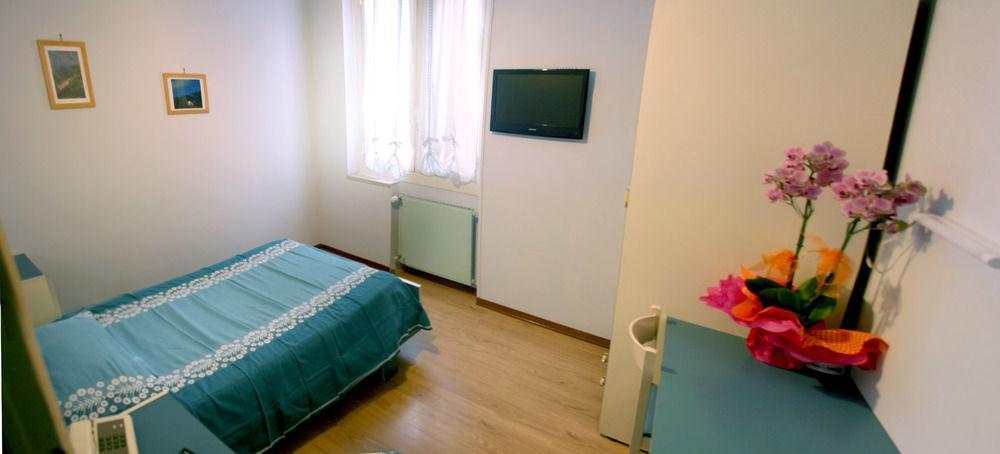 Albergo Savoia Ospedaletti Exteriör bild