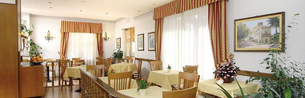 Albergo Savoia Ospedaletti Exteriör bild