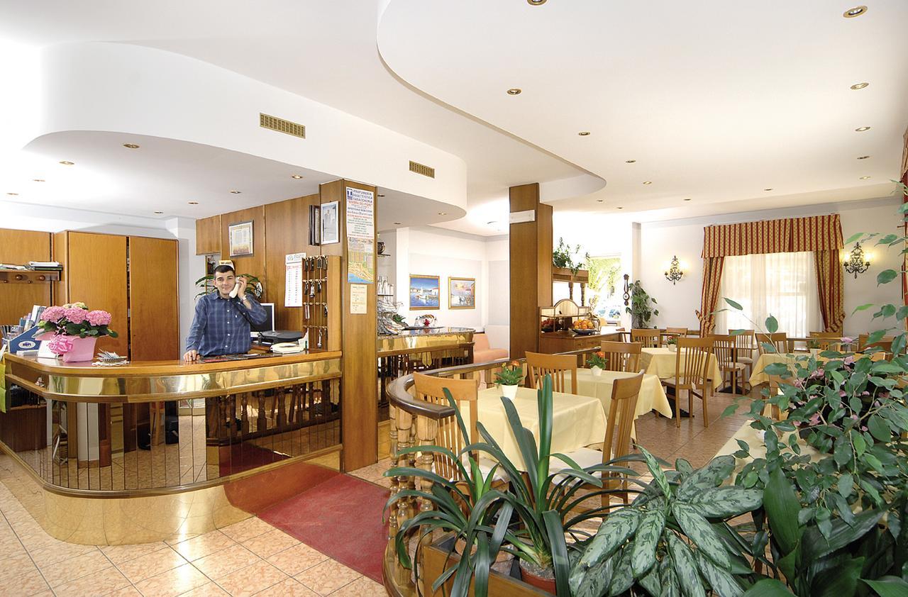 Albergo Savoia Ospedaletti Exteriör bild