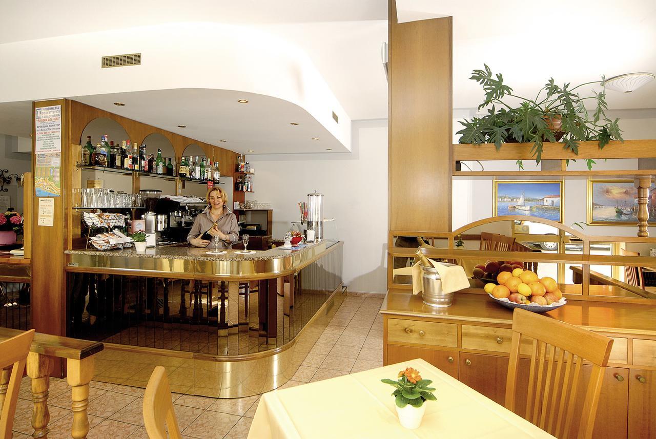 Albergo Savoia Ospedaletti Exteriör bild